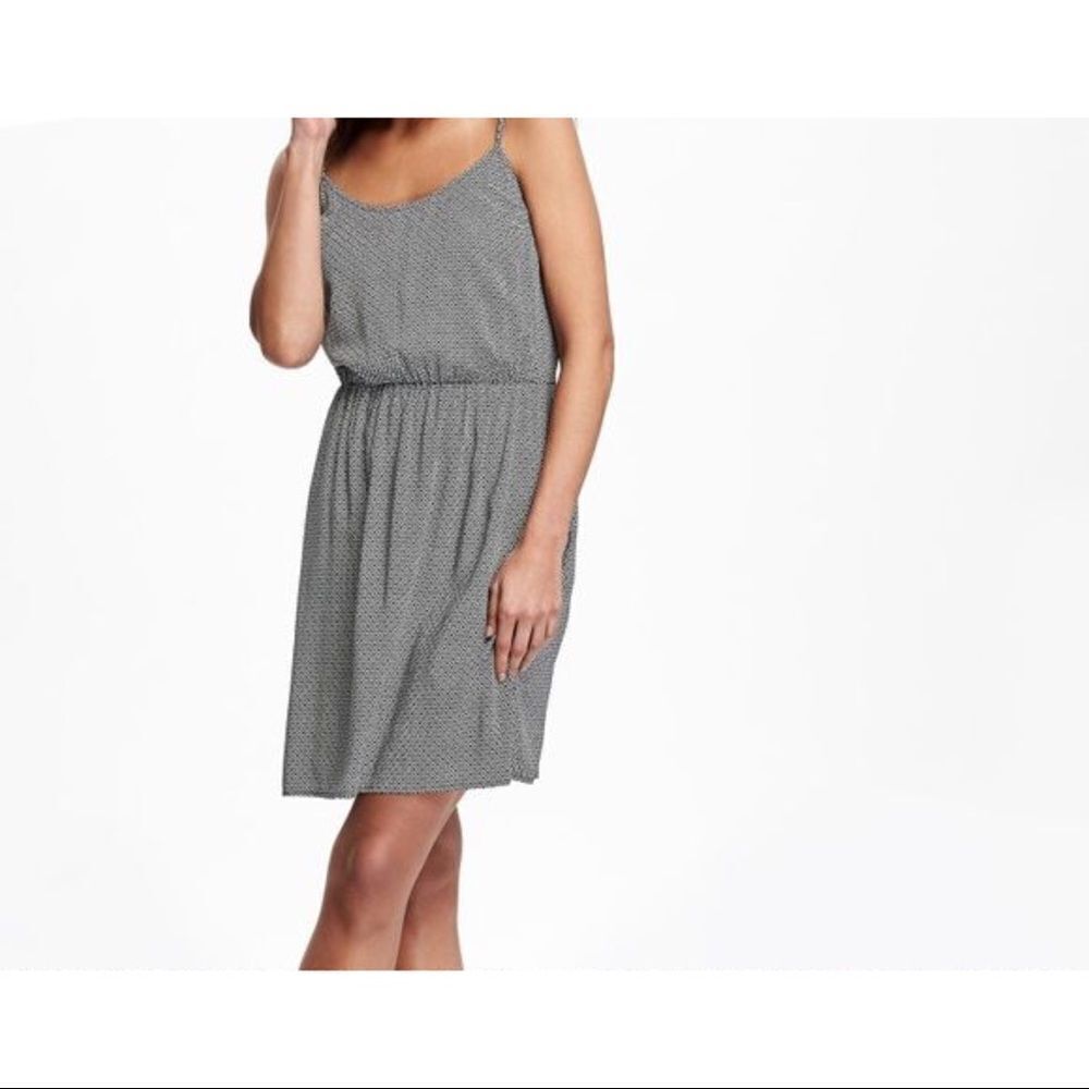 ✨ Old Navy black and white Strap dress✨